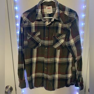Junior’s Large Levi’s button down plaid shirt